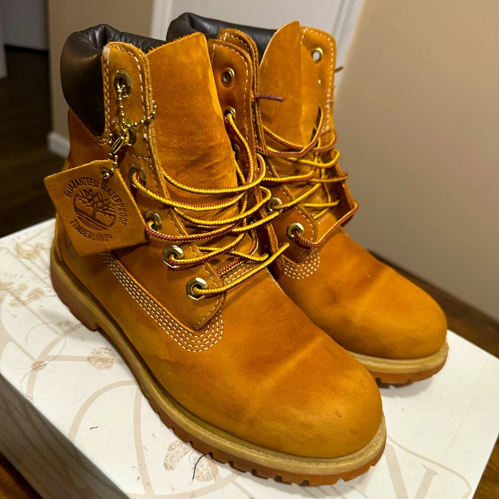 Timberland 6 Inch Boots .. size 7.5M